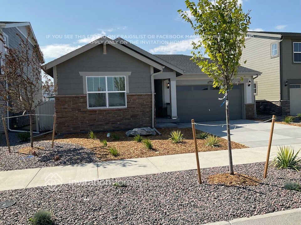 22134 E 39th Ave in Aurora, CO - Building Photo