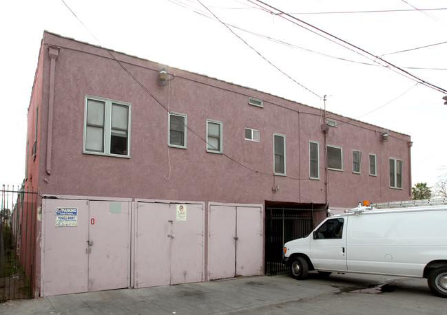 1505 E 10th St in Long Beach, CA - Foto de edificio - Building Photo