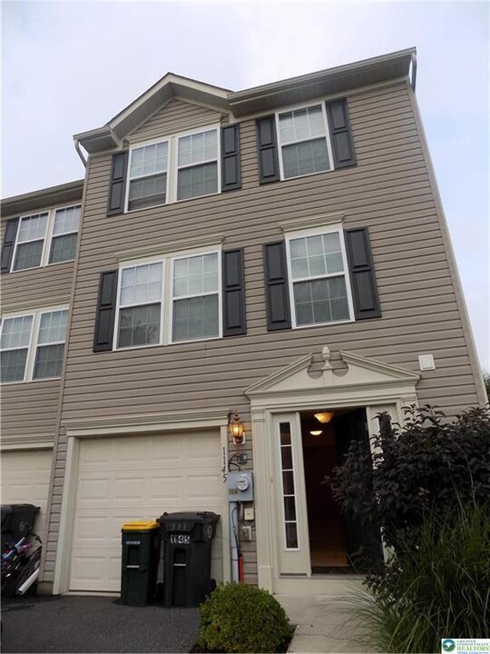 1145 Sparrow Way in Breinigsville, PA - Building Photo