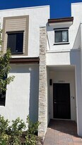 21065 NE 8th Ave in North Miami Beach, FL - Building Photo