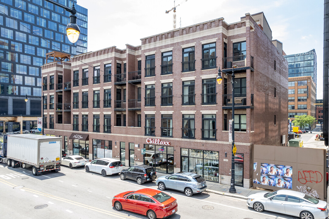 216 N Halsted St in Chicago, IL - Foto de edificio