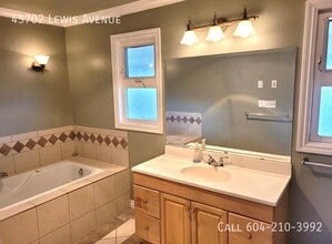 45702 Lewis Ave in Chilliwack, BC - Building Photo - Building Photo