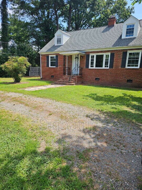 8000 Atlee Rd in Mechanicsville, VA - Building Photo