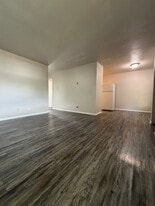 421 Poplar Level Ct in Louisville, KY - Building Photo