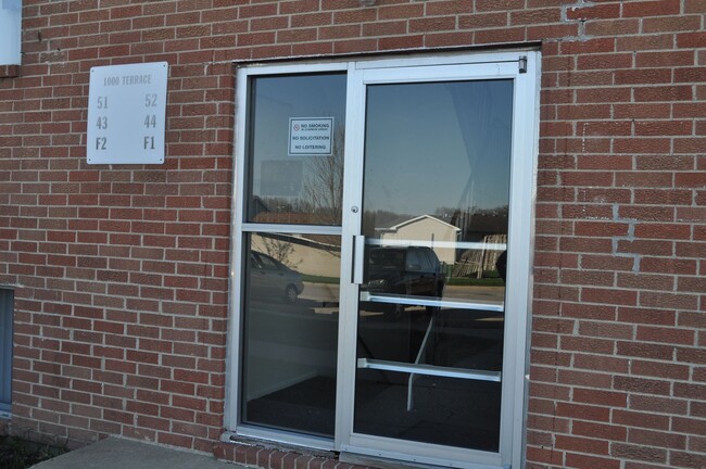 2102 Clarkview Dr in Charles City, IA - Building Photo - Building Photo