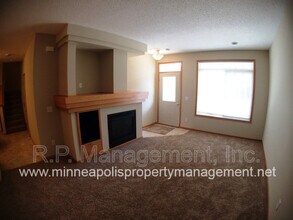 10800 Hawthorn Trail in Woodbury, MN - Building Photo - Building Photo