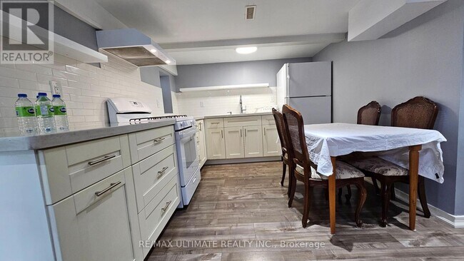16 Failsworth Ave in Toronto, ON - Building Photo - Building Photo