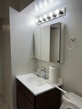 3221 W Lake Ave in Glenview, IL - Foto de edificio - Building Photo