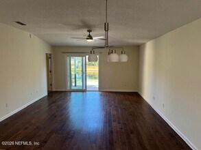 3907 Grand Central Pl W in Jacksonville, FL - Foto de edificio - Building Photo