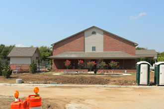 Brookhollow Landing in Tulsa, OK - Building Photo - Building Photo