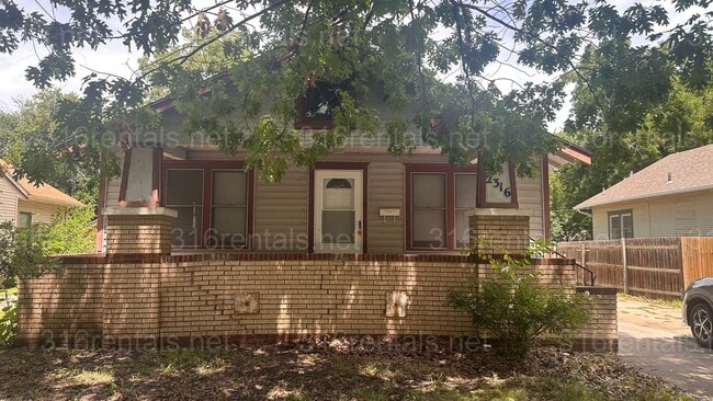 property at 2316 W Douglas Ave