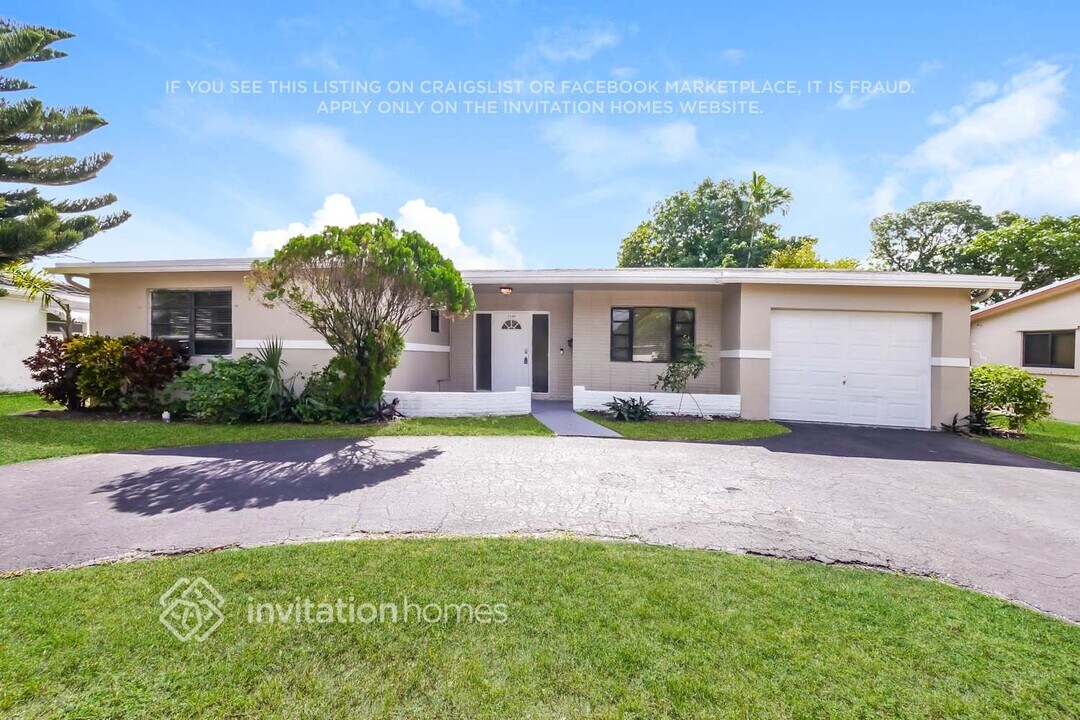 3180 NW 40th Ct in Lauderdale Lakes, FL - Foto de edificio