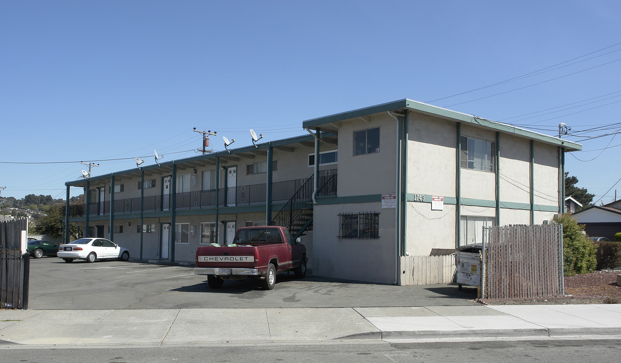 1749 Broadway Ave in San Pablo, CA - Building Photo