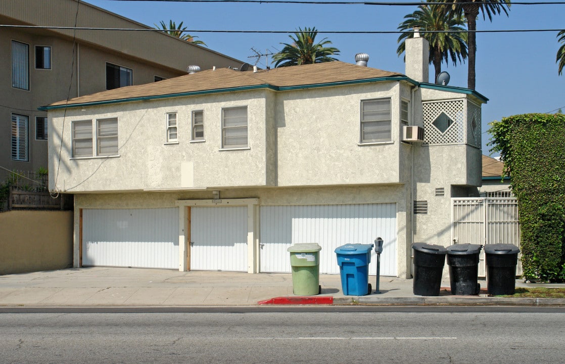 146 N Hamilton Dr in Beverly Hills, CA - Building Photo