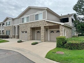 4271 S Blackhawk Cir in Aurora, CO - Building Photo - Building Photo