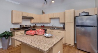 Highlands Hill Country in Austin, TX - Building Photo