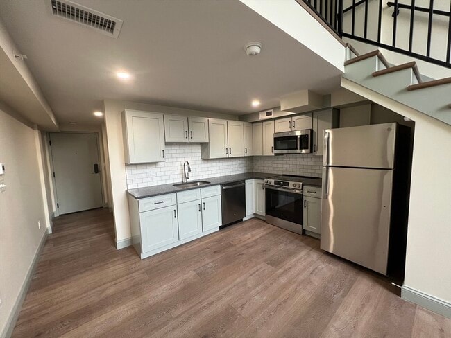 160 Seabury St in Fall River, MA - Building Photo - Building Photo