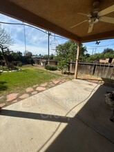 2231 Chinowth St in Visalia, CA - Foto de edificio - Building Photo