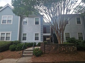 113 Hampshire Ct in Avondale Estates, GA - Building Photo