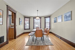 365 W Utica St in Buffalo, NY - Building Photo