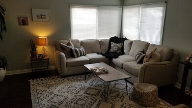 541 Pine St, Unit 543 in Hermosa Beach, CA - Building Photo - Building Photo