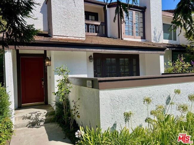 1586 Palisades Dr in Los Angeles, CA - Building Photo - Building Photo