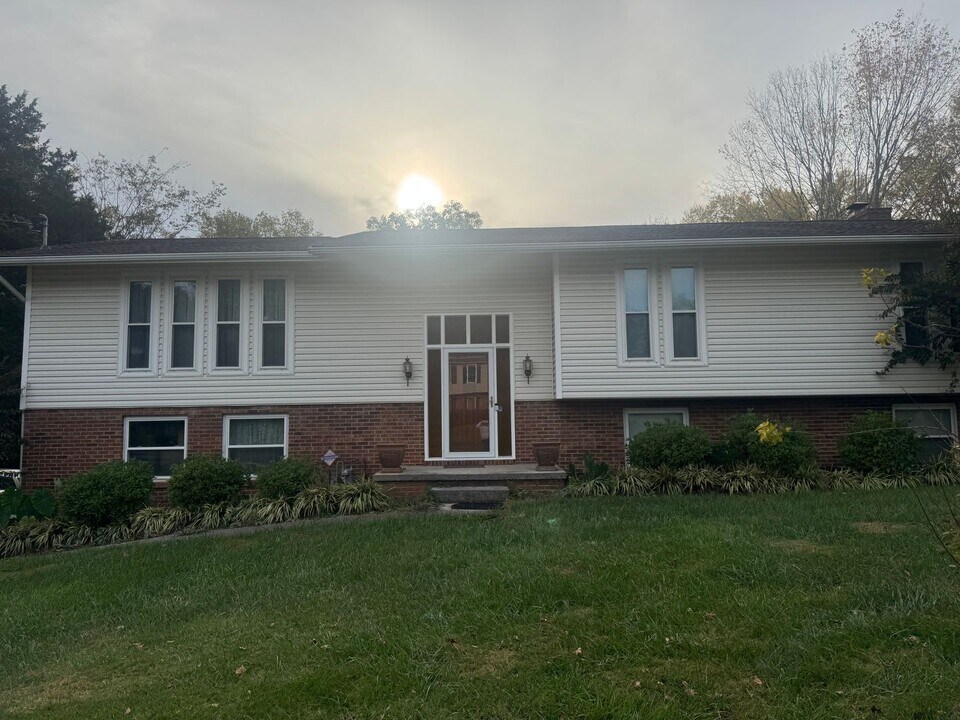 605 Fernwood Rd in Knoxville, TN - Building Photo