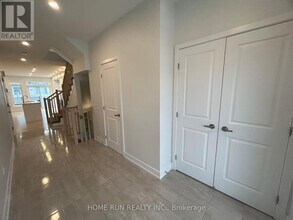 870 Solarium Ave in Ottawa, ON - Building Photo - Building Photo