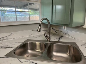 1806 N Ave S in Freeport, TX - Building Photo - Building Photo