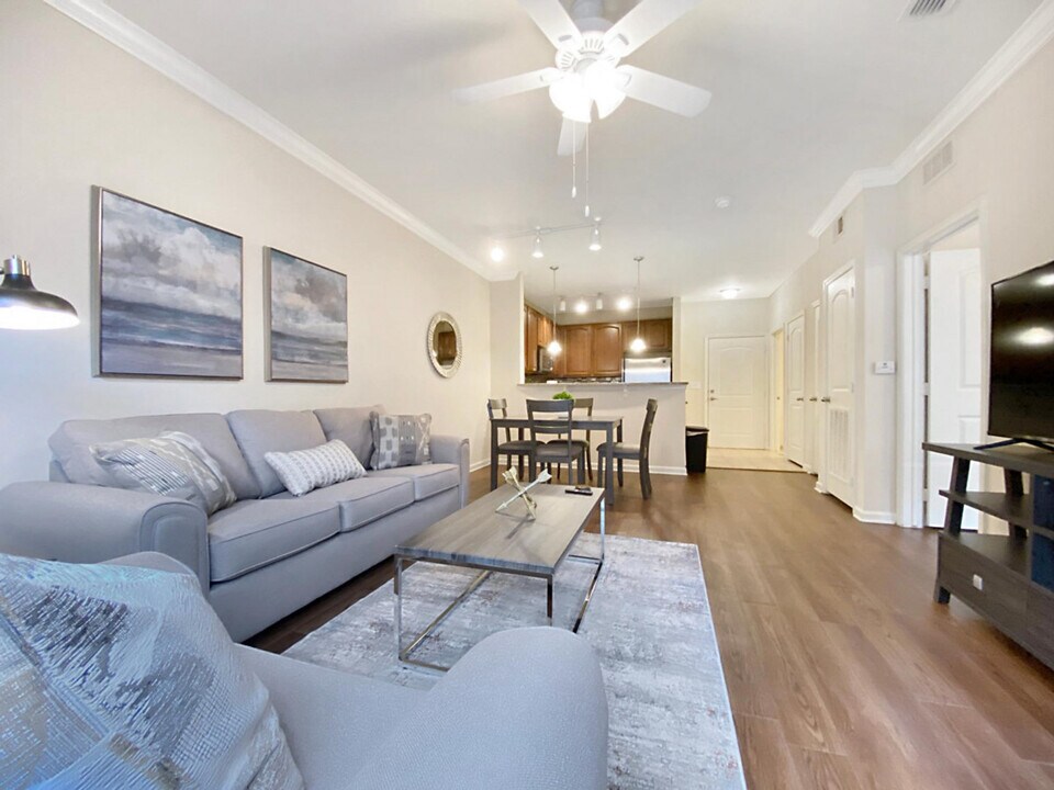 2021 N Lemans Blvd in Tampa, FL - Building Photo