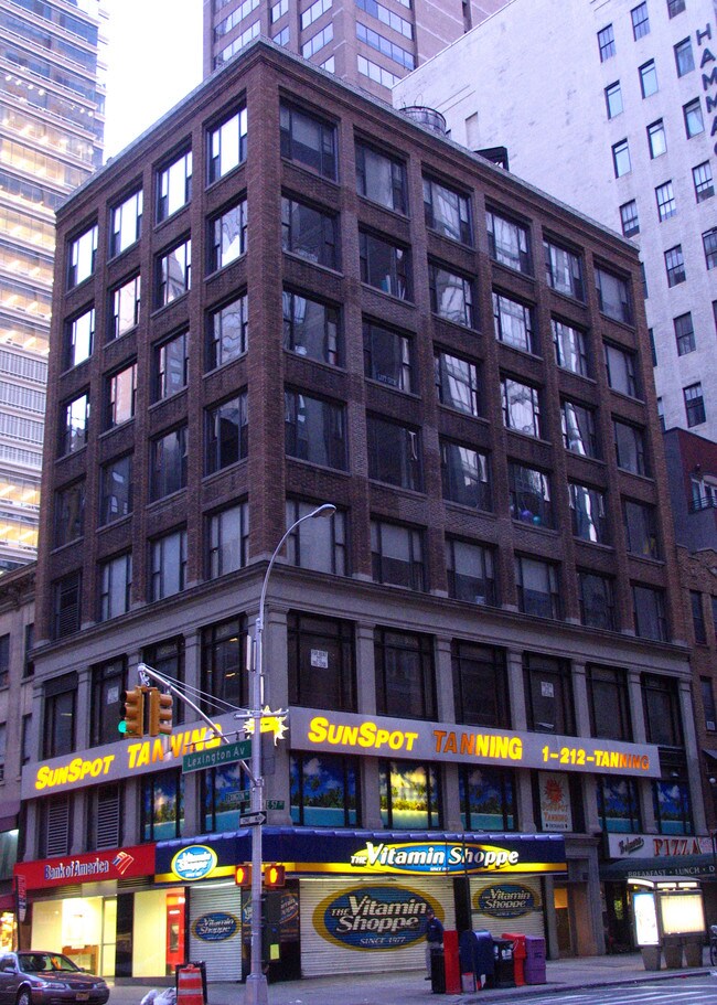 143 E 57th St in New York, NY - Building Photo - Building Photo