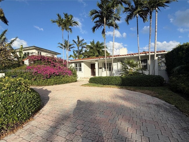 5371 N Bay Rd in Miami Beach, FL - Building Photo - Building Photo
