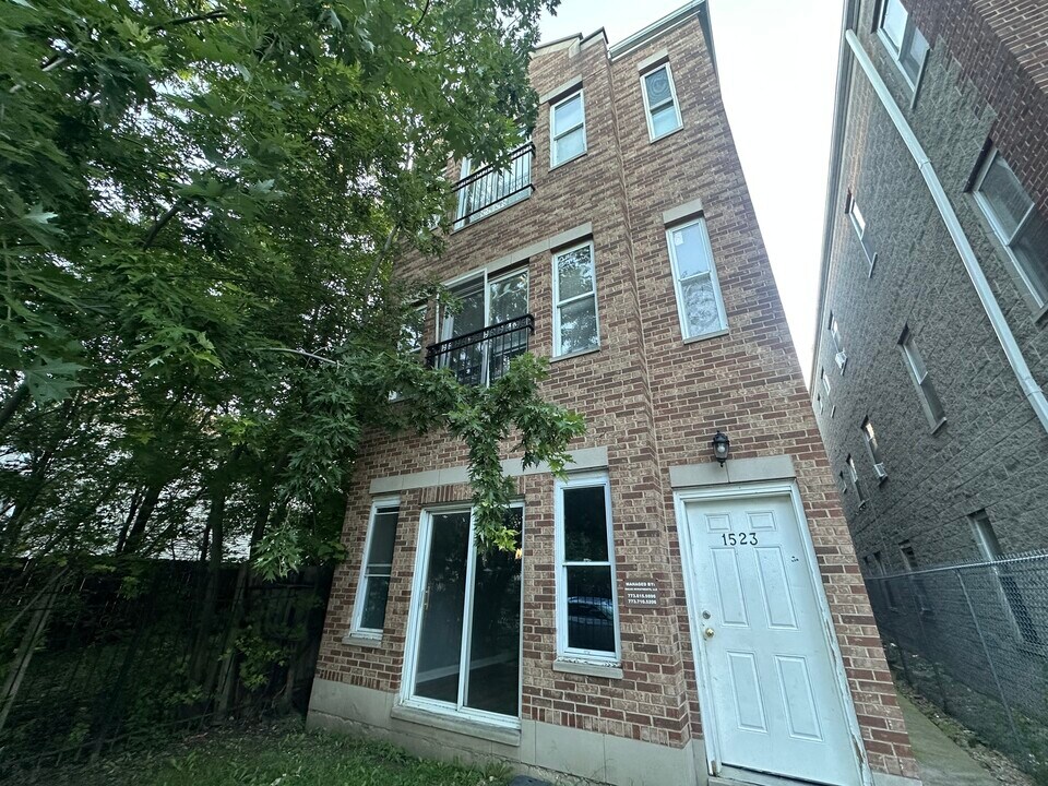1523 S Karlov Ave in Chicago, IL - Building Photo