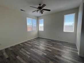 309 Queencrest Ct in Oakdale, CA - Foto de edificio - Building Photo