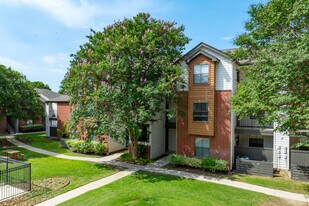 Clarewood Apartments in San Marcos, TX - Building Photo