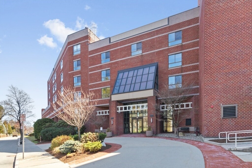 199 Coolidge Ave in Watertown, MA - Foto de edificio