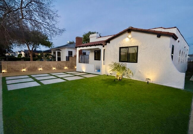 6556 3rd Ave in Los Angeles, CA - Foto de edificio - Building Photo