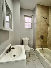322 Forrest St, Unit 1 in Jersey City, NJ - Foto de edificio - Building Photo