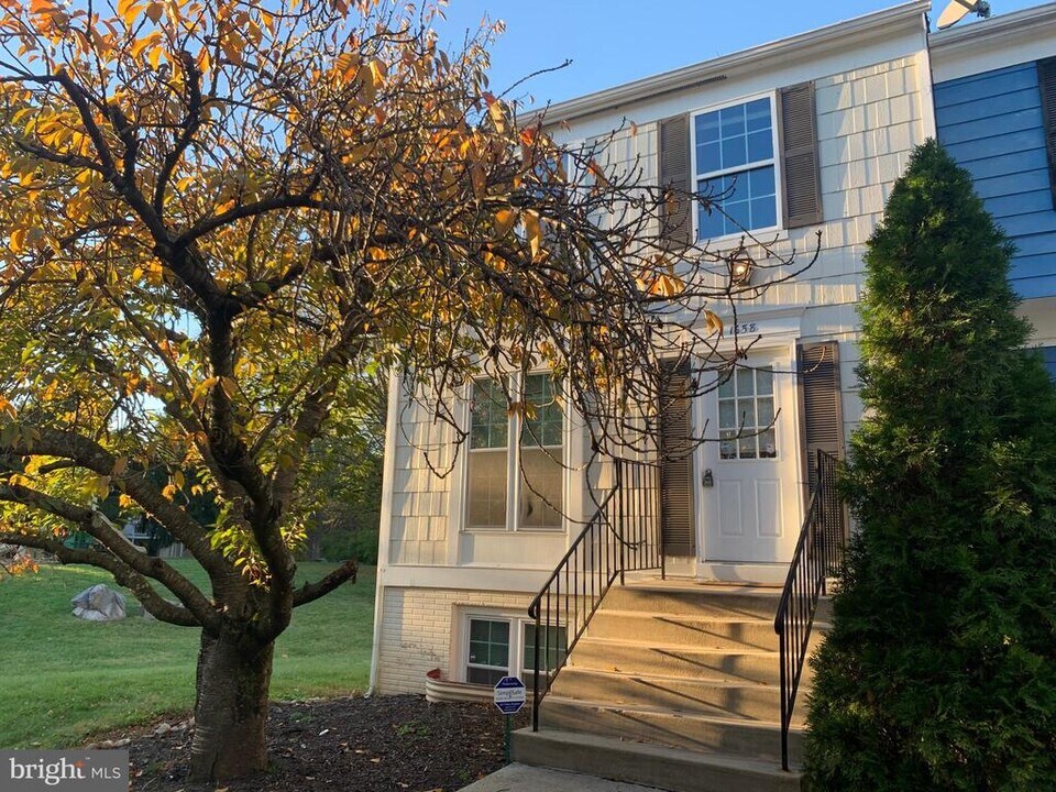 1658 Colonial Way in Frederick, MD - Building Photo