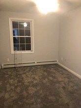 19 Brenden St, Unit B in Westerly, RI - Foto de edificio - Building Photo