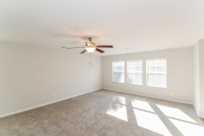 1091 Autumns Wood Cir E in Brunswick, GA - Building Photo - Building Photo