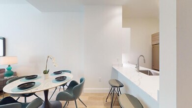 1089 Commonwealth Ave, Unit 503 in Boston, MA - Building Photo - Building Photo