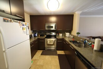 7425 Charmant Dr in San Diego, CA - Building Photo - Building Photo