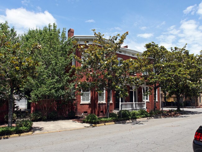 337 Tattnall St in Savannah, GA - Foto de edificio - Building Photo