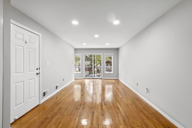 359 Cator Ave in Jersey City, NJ - Building Photo - Building Photo