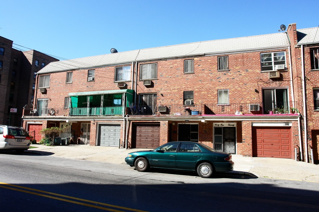 4120-4126 Parsons Blvd in Flushing, NY - Foto de edificio