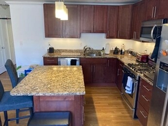 1798 Beacon St, Unit 3 in Brookline, MA - Foto de edificio - Building Photo