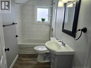 167 Elmwood Dr in Moncton, NB - Building Photo - Building Photo
