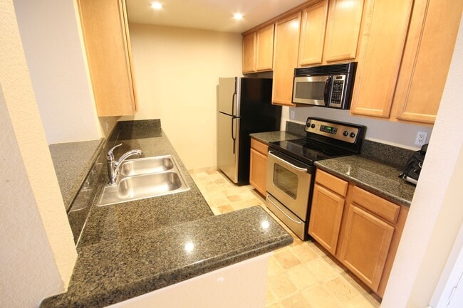 7150 Shoreline Dr in San Diego, CA - Building Photo - Building Photo