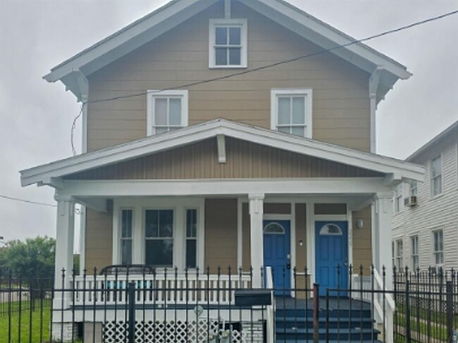 2225 35th St in Galveston, TX - Building Photo - Building Photo